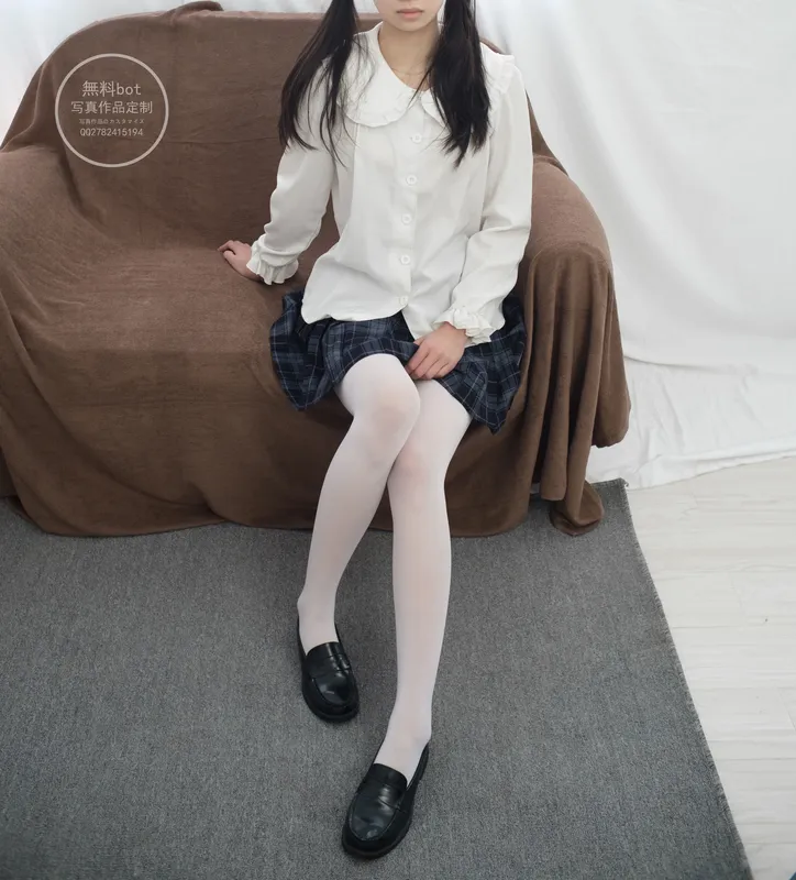 森萝财团 有料 NO.018 吸吸 白丝少女的百褶裙 [71P]插图8